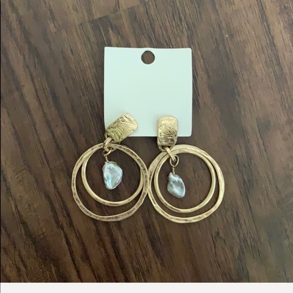 Free people freshwater hoop earring - Picture 8 of 14
